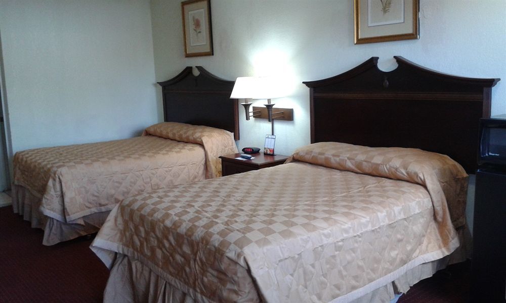 Key West Inn - Newport News Bagian luar foto