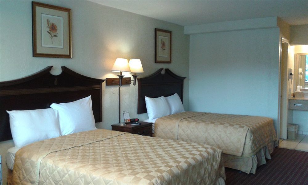 Key West Inn - Newport News Bagian luar foto
