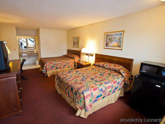 Key West Inn - Newport News Bagian luar foto