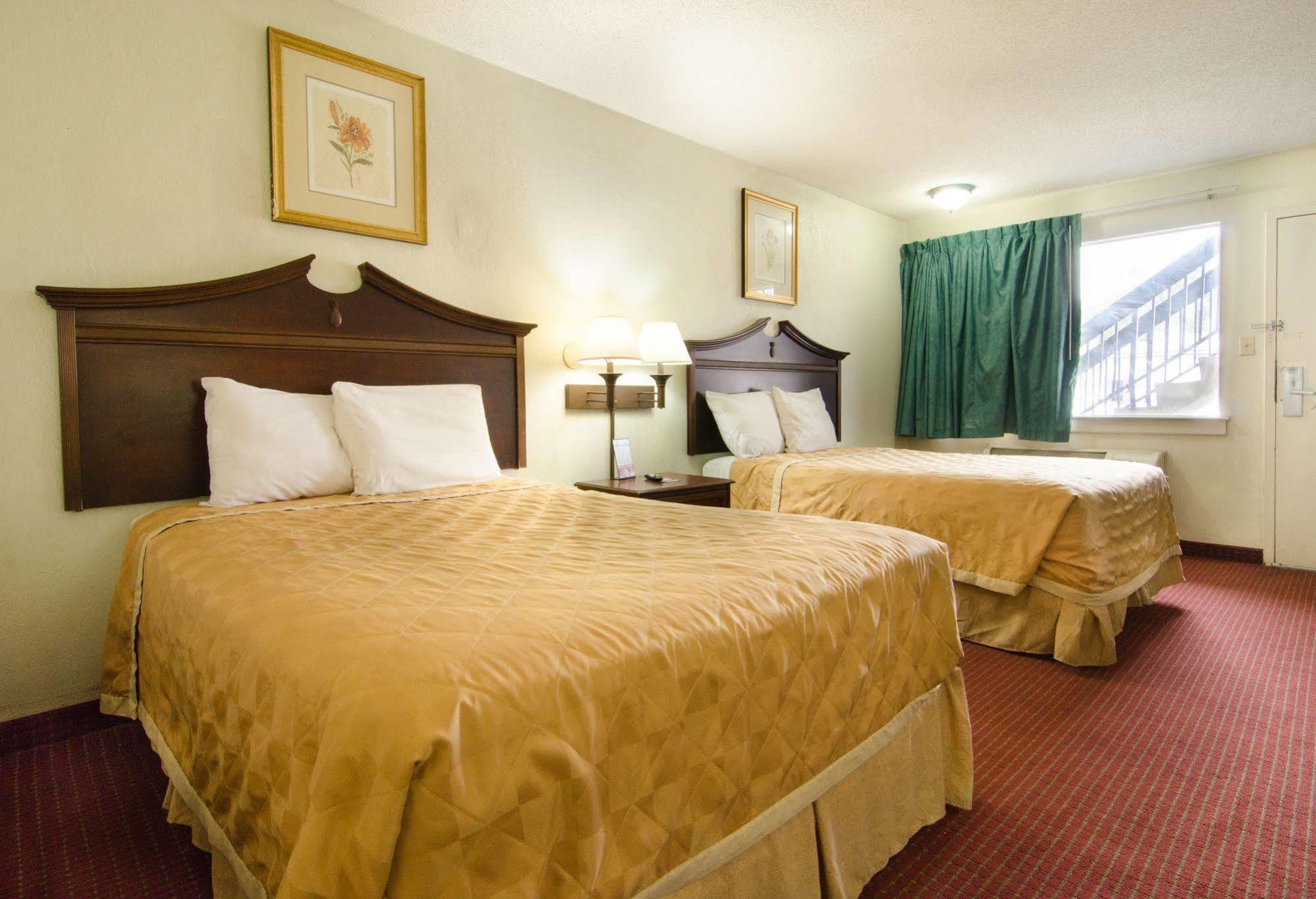 Key West Inn - Newport News Bagian luar foto