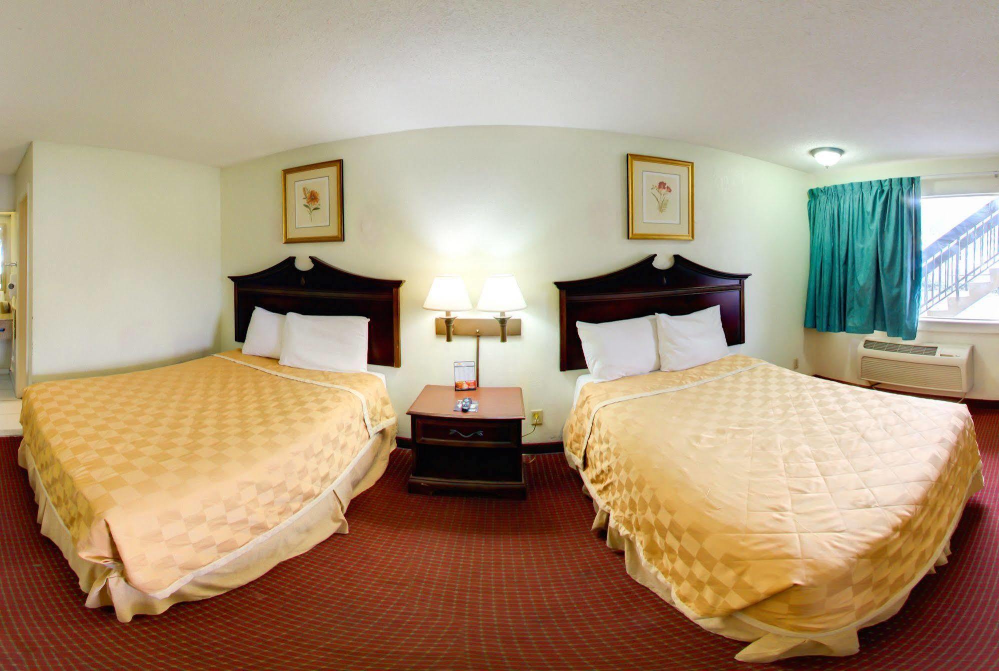 Key West Inn - Newport News Bagian luar foto