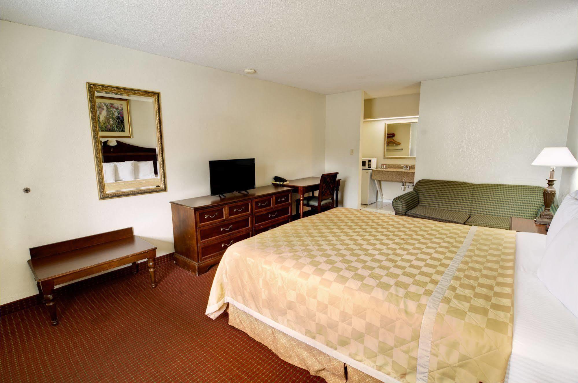Key West Inn - Newport News Bagian luar foto