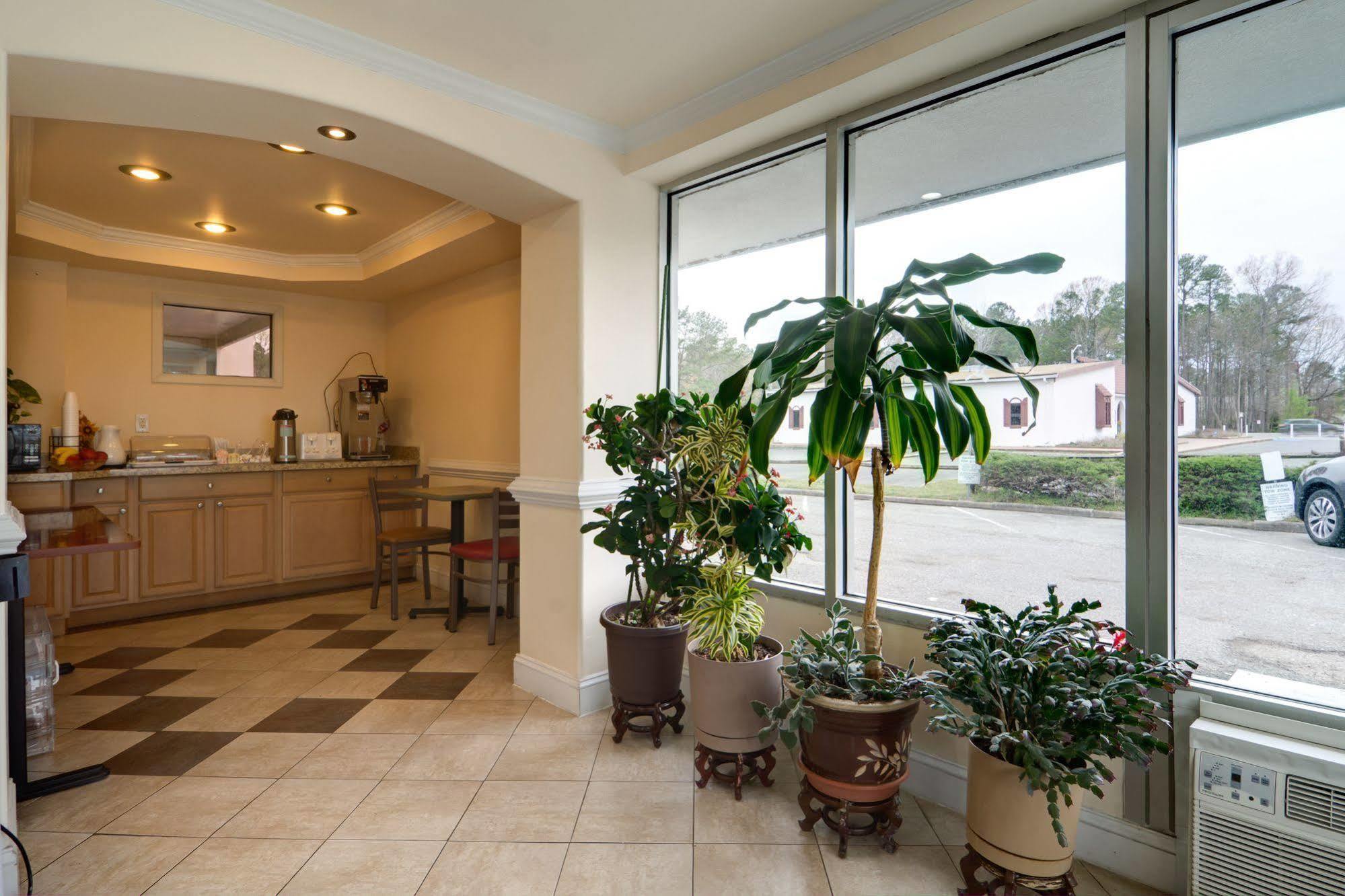 Key West Inn - Newport News Bagian luar foto