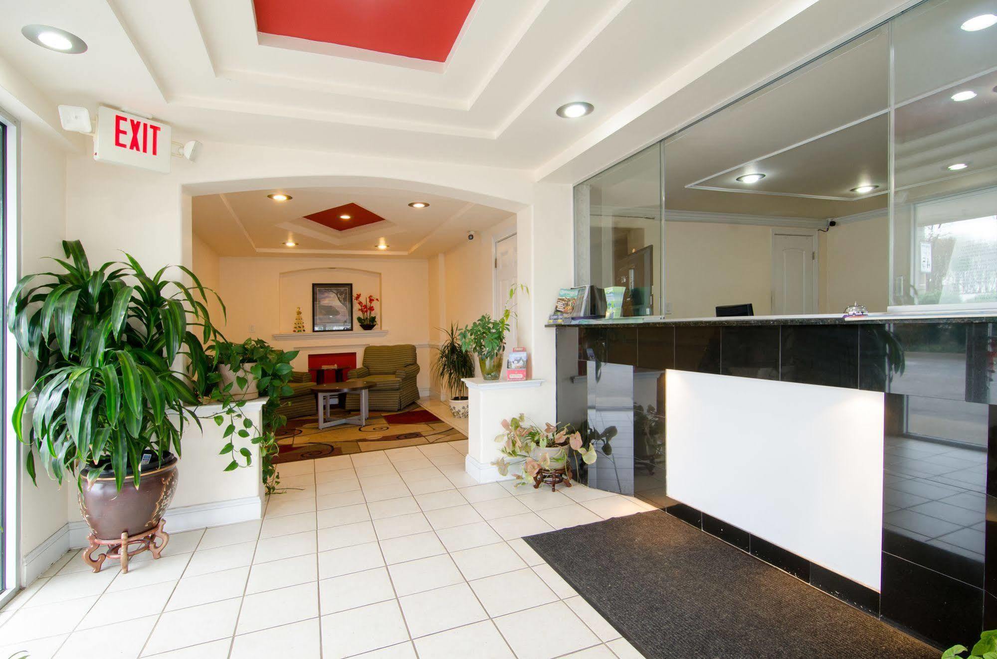 Key West Inn - Newport News Bagian luar foto