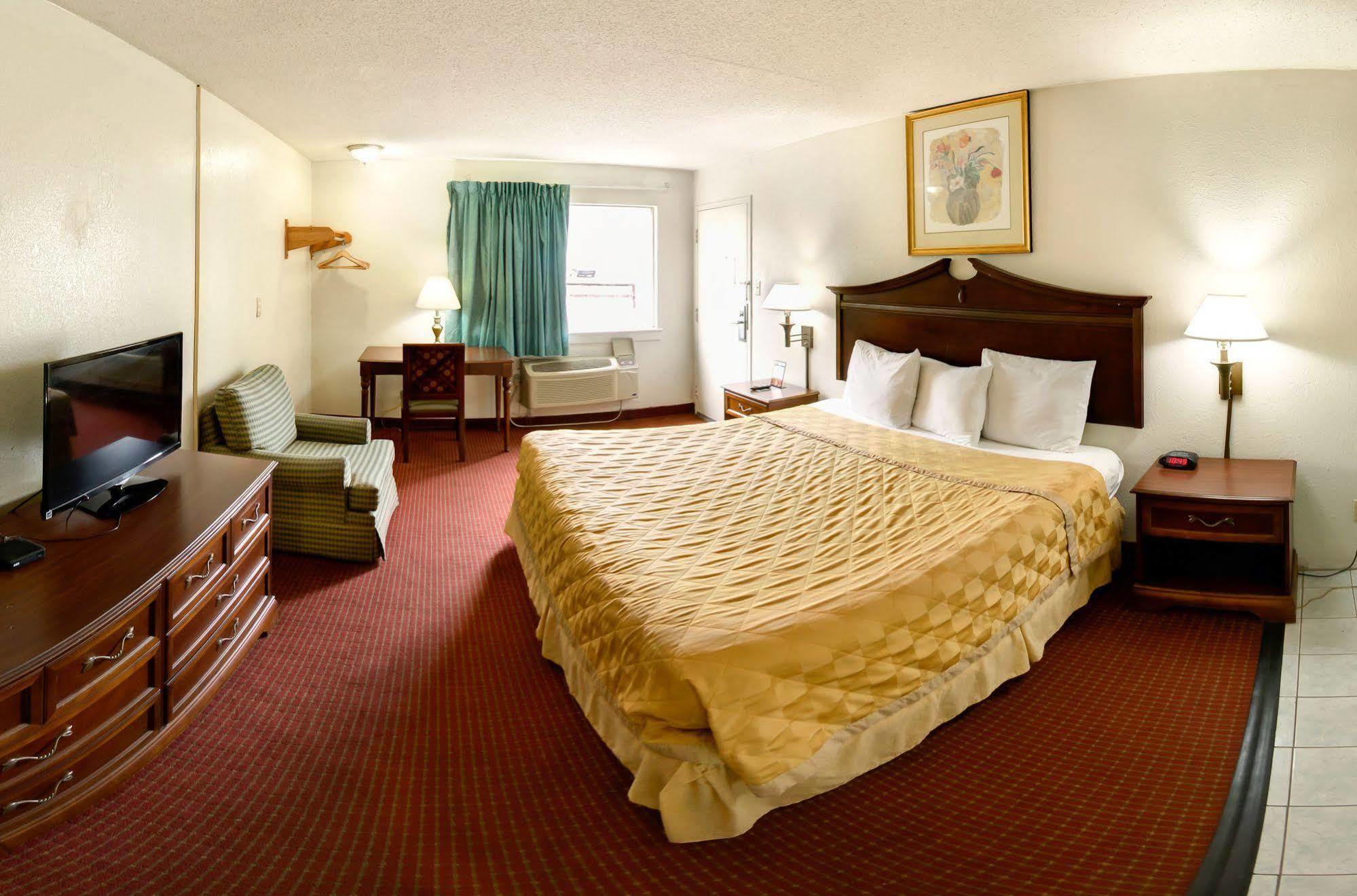 Key West Inn - Newport News Bagian luar foto